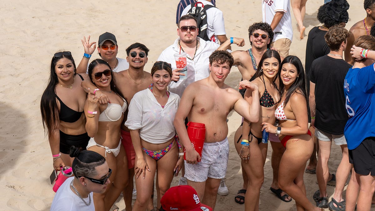 10 Mistakes College Students Make When Booking College Spring Break Trips | by Jhon Wilson | Aug, 2025 | Medium