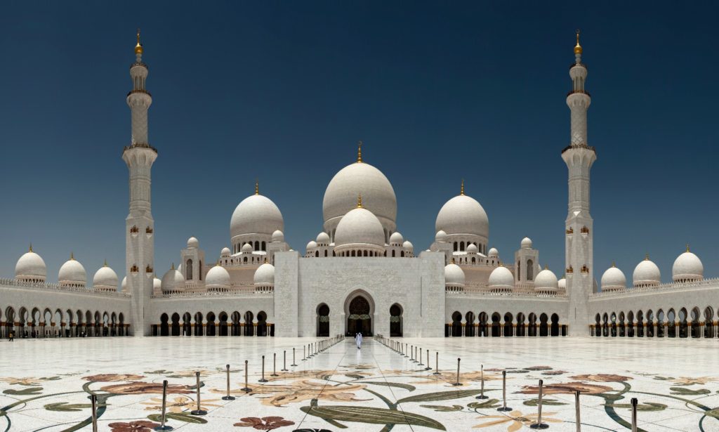 Abu Dhabi City Tour Package | Sheikh Zayed Grand Mosque Sightseeing Tour