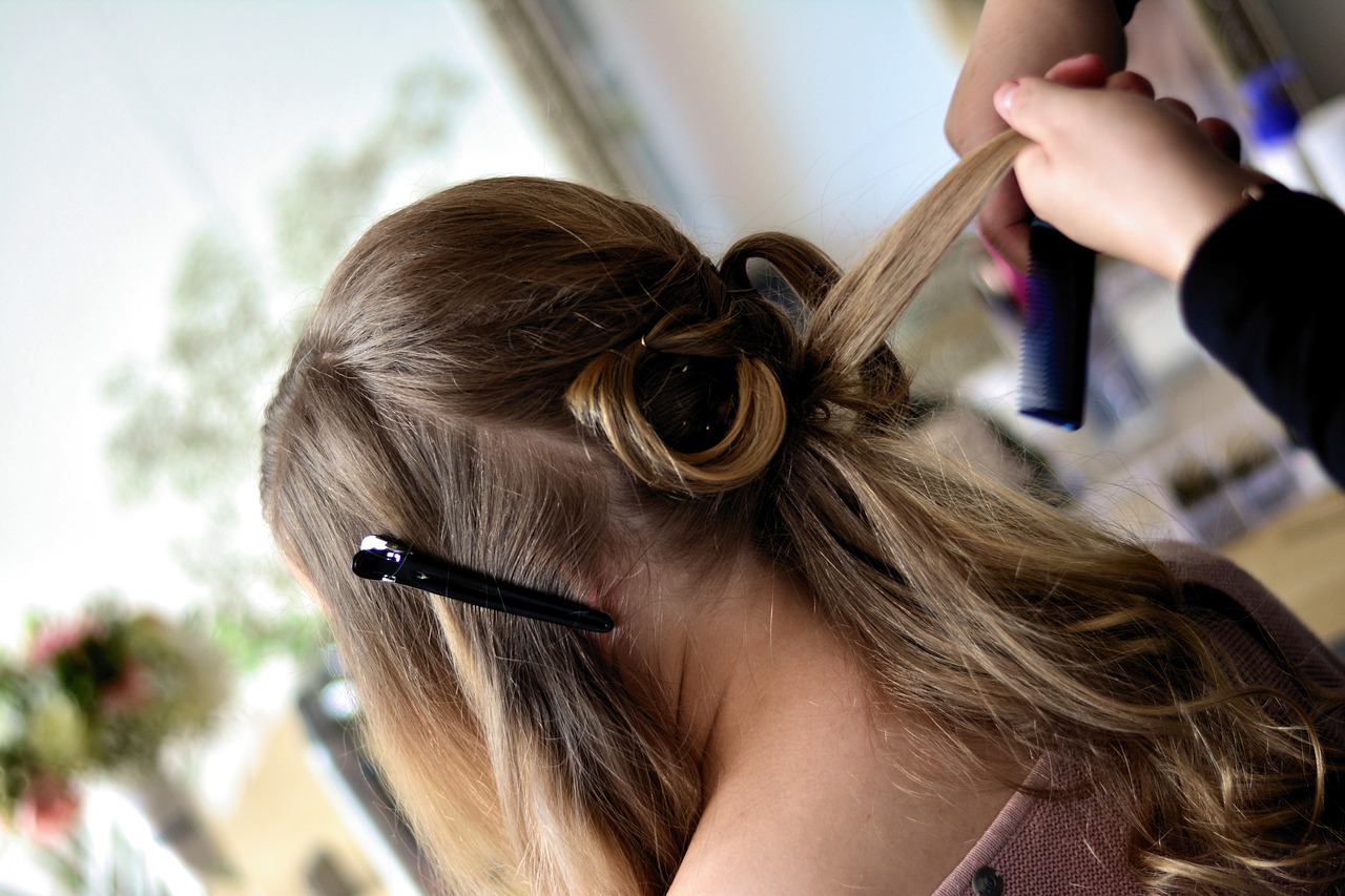 Best Hair Extensions Course Dubai, Hair Training Academy, Hair And Beauty Academy, Hair Styling Courses In Dubai, Hairdressing Course Dubai, Hair Courses In Dubai - Cosmeza Beauty Institute